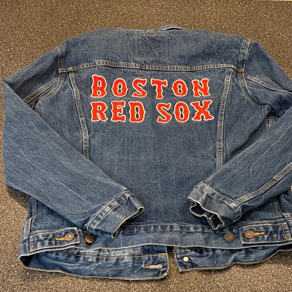 Levi's MLB Blue Denim Jacket with Red Sox Logo Patches - size Large - Picture 7 of 8
